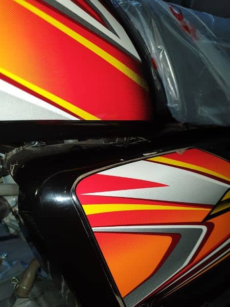 honda 125 tanki side covers 7