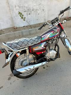 honda 125 red color lush condition total genion condition 2023 model