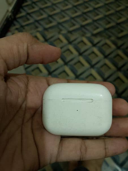 airports Apple ka he serif box he bus bilkul ok he 2