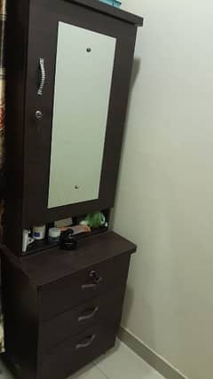 Dressing table in new condition for sale