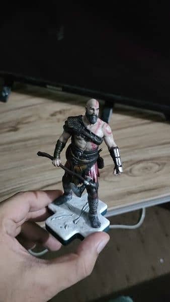 God of war statuette figures   Kratos and his son Atreus 0