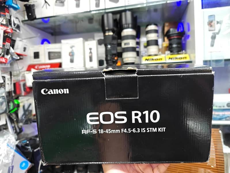 Canon R10+18-45mm Lens 0