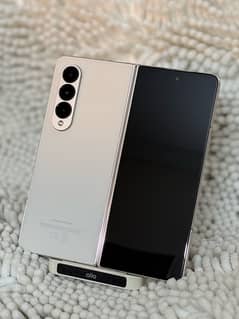 Samsung Galaxy Z Fold 4                                         Google