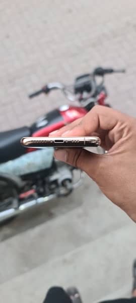 XS 64 Gb Factory Unlock Fix Price Urgent Sale 7