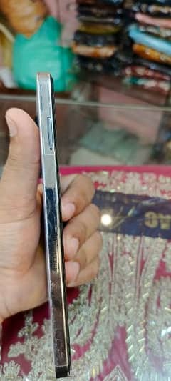 new mobile hai paiso ki need hai is liyen sale kar rahan hn