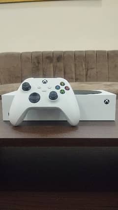 Xbox Series S 512SDD WITH ONE GAME PASS