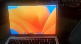 Macbook Pro 2017 in neat and clean condition 8/128 GB