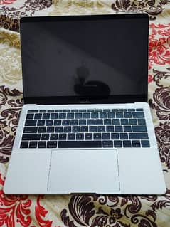 MacBook Pro 2017 13-inch model, Core i5 + 8gb RAM + 256gb SSD