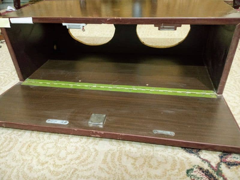 Wooden speaker box for sale in good condition 3