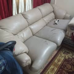 3 Seater leather sofa for sale. . . . . . good condition