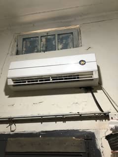 Gree 1 Ton Non Inverter AC