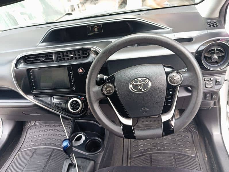 Toyota Aqua 2017 grade 4 (S Package) 11