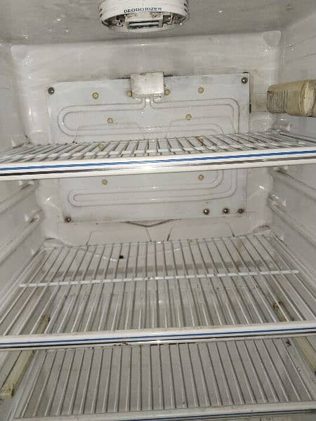 Dawlance fridge medium size 4