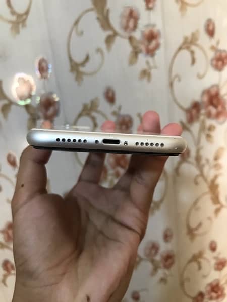 Iphone 11 64GB Battery health 72% condition 10/10. 3