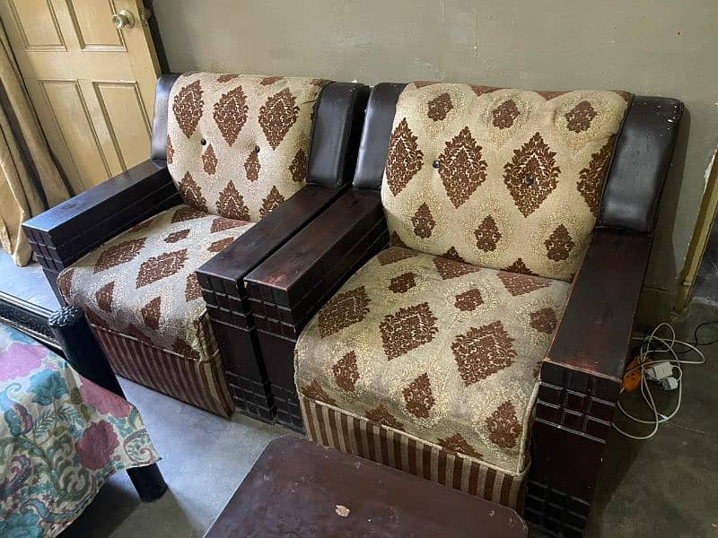 Good as new 7 seater sofa set 4