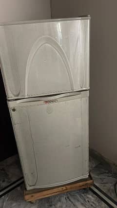 Dawlance fridge off-white colour