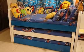 Kids triple bunk bed