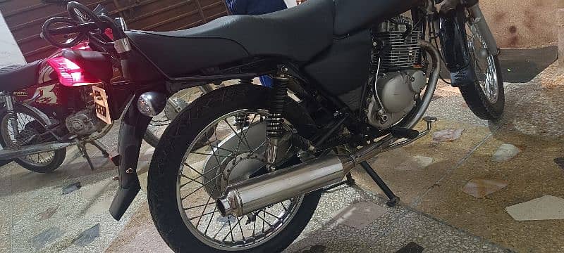 Suzuki 150 GS 4