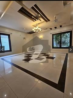 240 yards Double Storey Bungalow for sale Block 3 Gulshan-e-Iqbal, Karachi Ground Floor:3 spacious bedrooms Charming drawing room Comfortable lounge