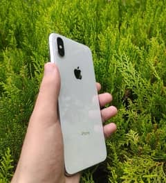 I am selling iPhone XS Max 256