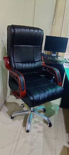 OFFICE BOSS CHAIR