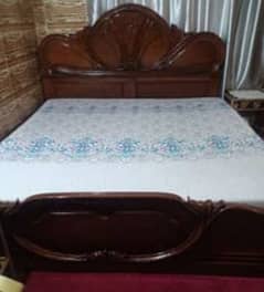 Wooden bed queen size woth mattress