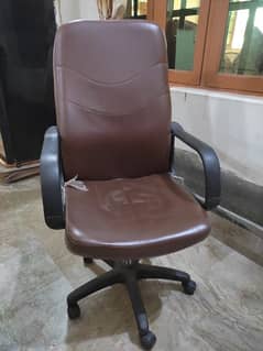 Leather office chair like a new