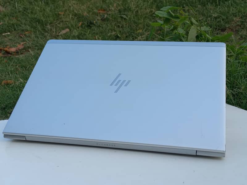 hp elitebook 850 g5 core i5 8th gen 15.6" with numpad 4