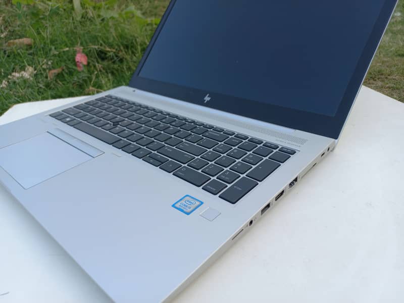 hp elitebook 850 g5 core i5 8th gen 15.6" with numpad 6