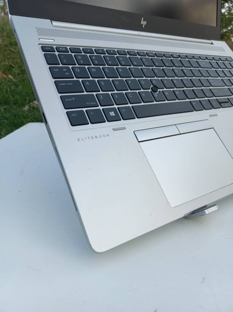 hp elitebook 850 g5 core i5 8th gen 15.6" with numpad 7