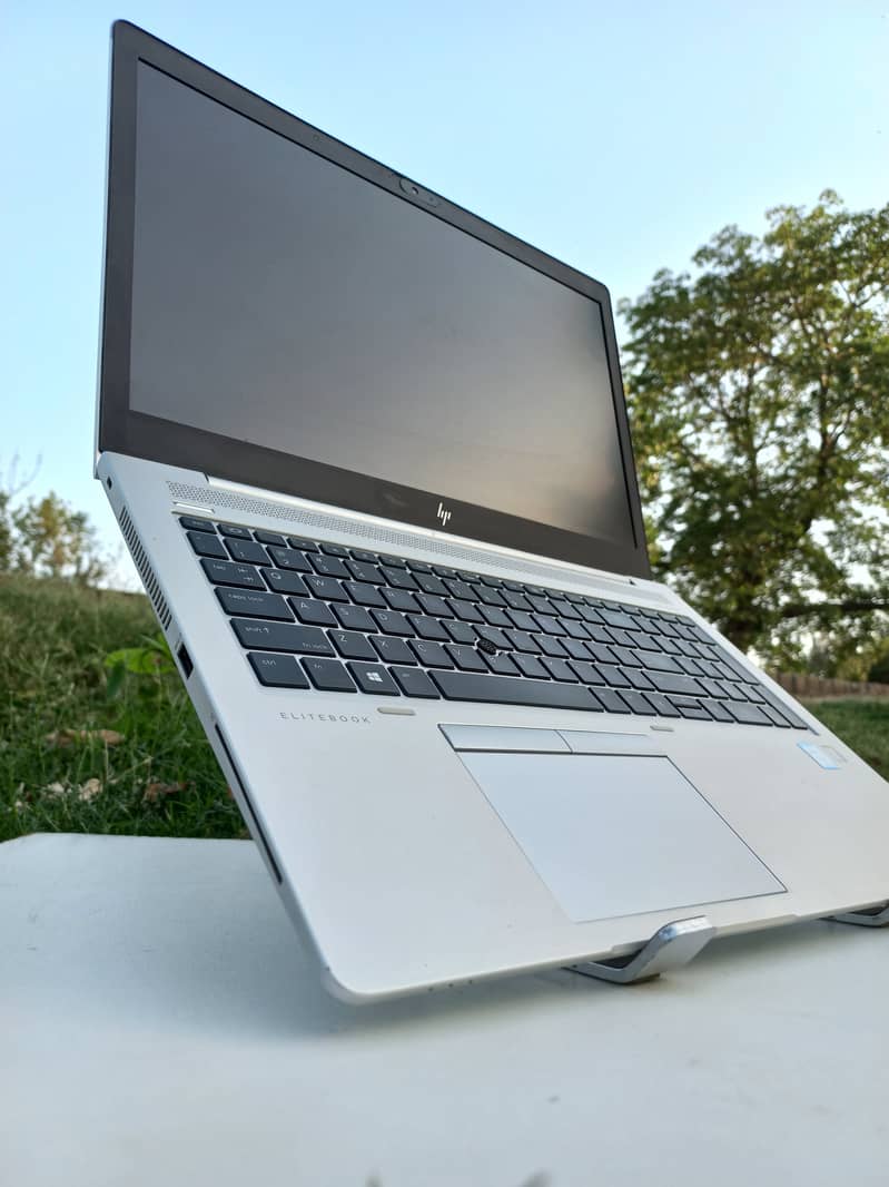 hp elitebook 850 g5 core i5 8th gen 15.6" with numpad 9