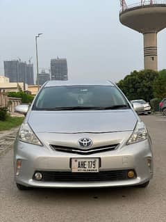 Toyota Prius Alpha 2012