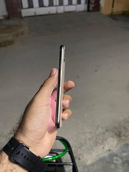 iphone xs 4