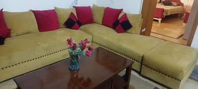 L shape sofa in excellent condition