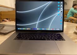 APPLE MACBOOK PRO 2017 15"4 Inch