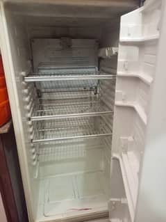 Dawlance Fridge 9/10 (like new)