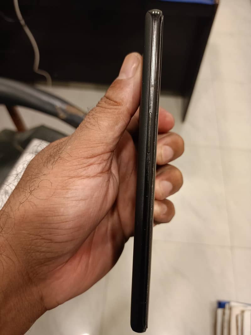 Oneplus 9 pro 8/256 in Black color 4