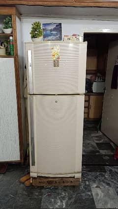 Dawlance 16Cubic Feet Fridge with Voltage Stabilizer and Wooden Stand.