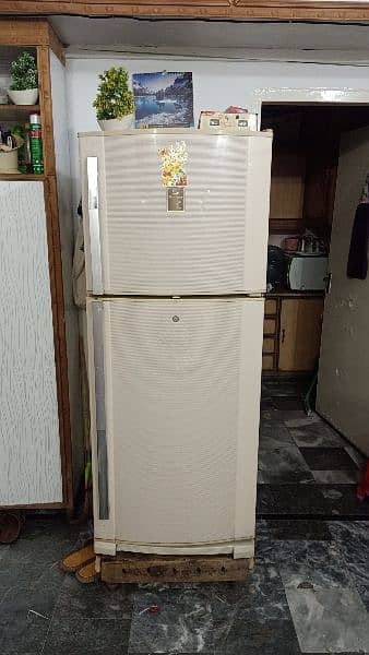 Dawlance 16Cubic Feet Fridge with Voltage Stabilizer and Wooden Stand. 0