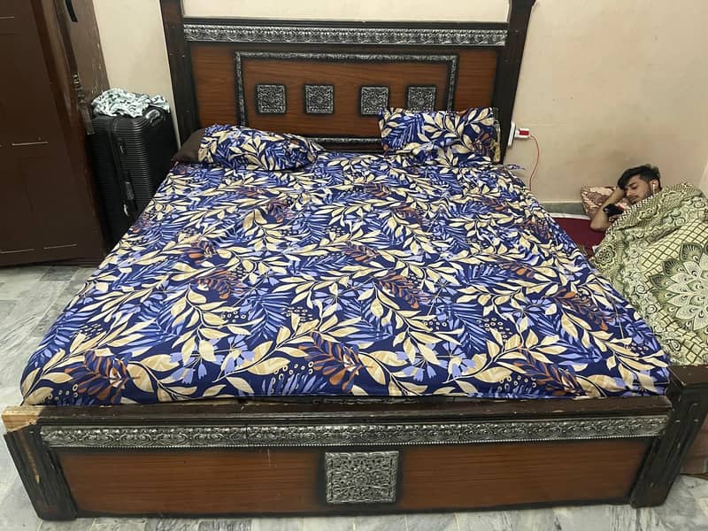 King size bed in good condition for sell 1