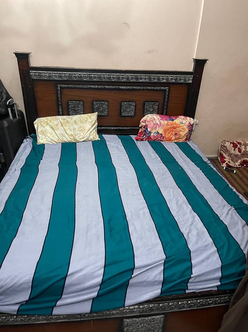 King size bed in good condition for sell 3