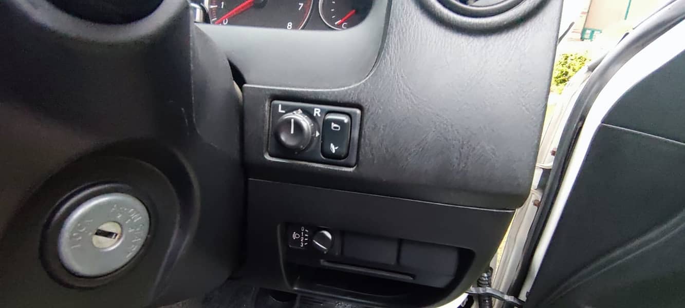 2012 Nissan Carava 2500 cc Automatic Dual ac 14