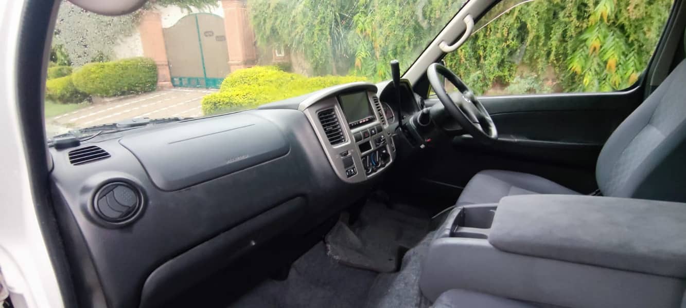 2012 Nissan Carava 2500 cc Automatic Dual ac 17