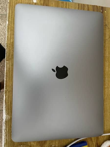 macbook pro 2017 13 inches, core i5 in mint condition 0