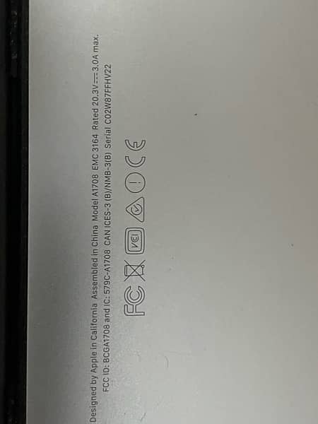 macbook pro 2017 13 inches, core i5 in mint condition 1