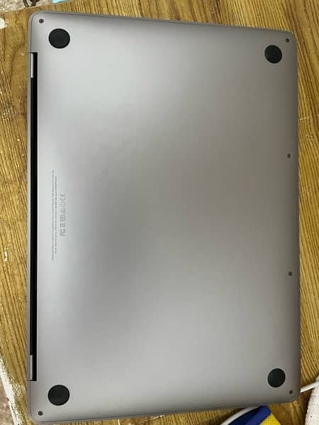 macbook pro 2017 13 inches, core i5 in mint condition 2