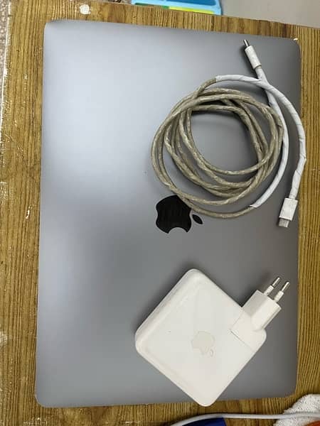 macbook pro 2017 13 inches, core i5 in mint condition 5