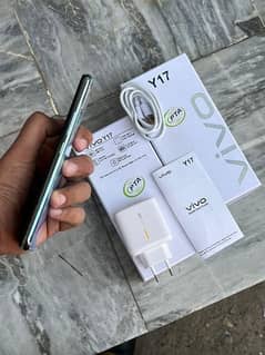 vivo y17 8/256 with complete box for urgent sale