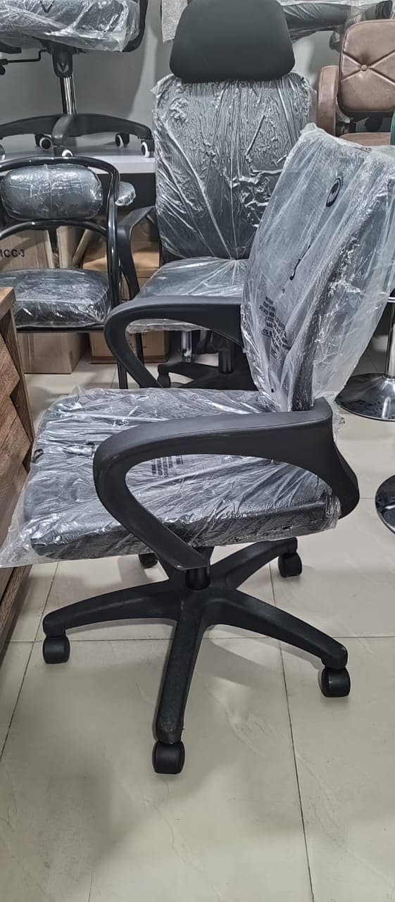 Office chair  for sale / Revolving Chair / executive chair in karachi 8