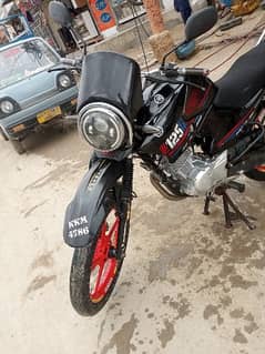 yahama YBR 125.17 model h gari m koi Kam nhi h bilkul new Jase h